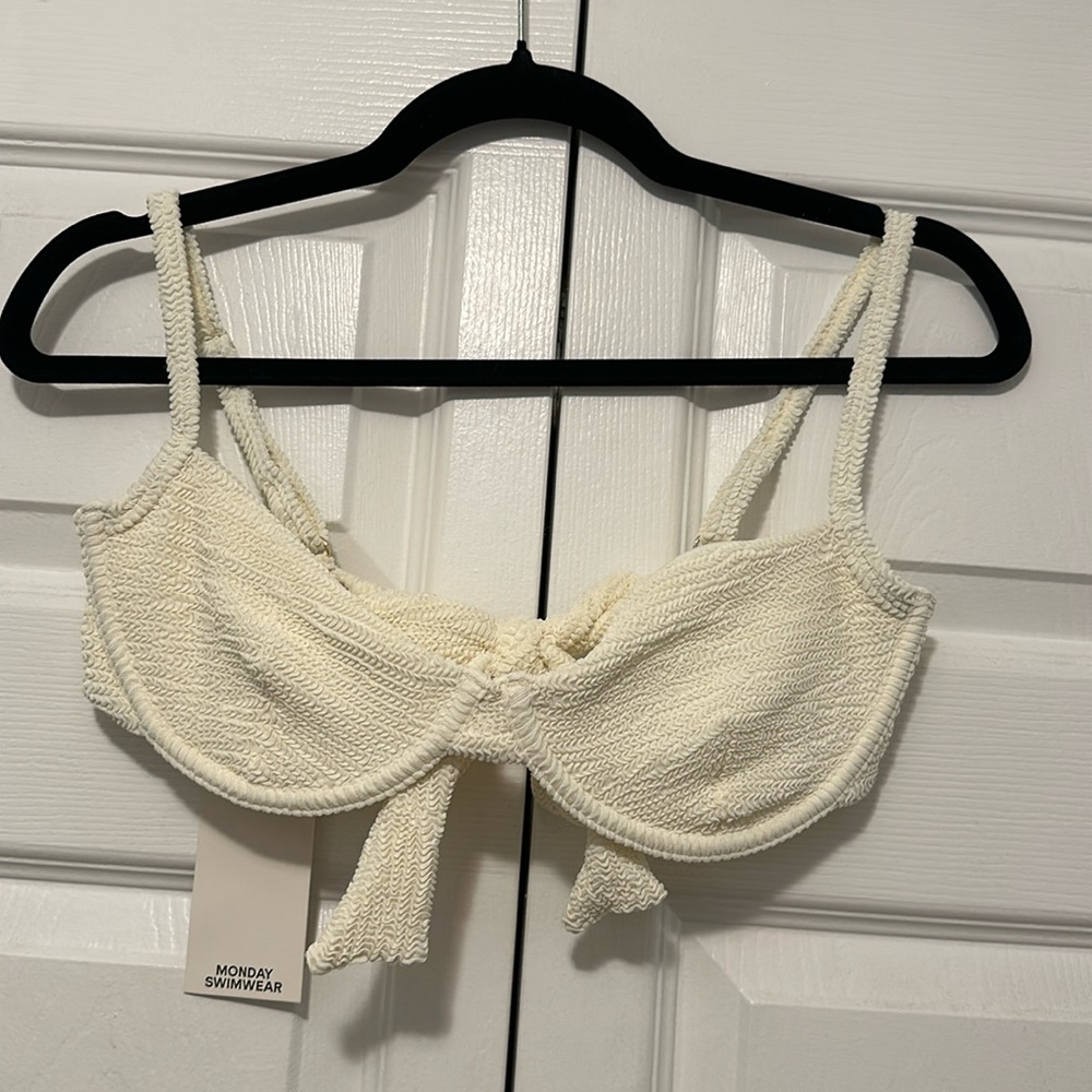 Monday Swimwear Ivory Crinkle Capri Top in Size V